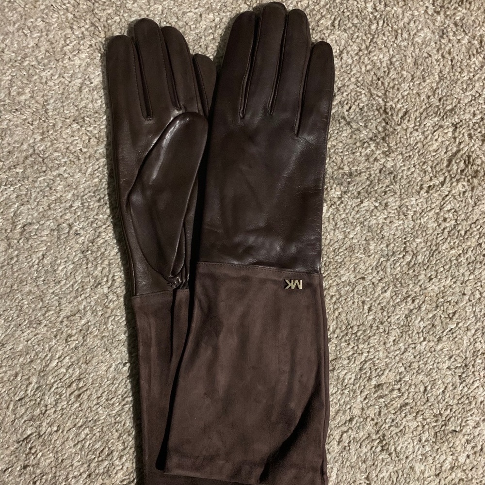 Woman’s Michael Kors leather/suede combo gloves